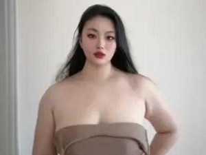 jiZZjiZZ老太婆_老太婆疯狂自慰到高潮，叫声太大引众人围观