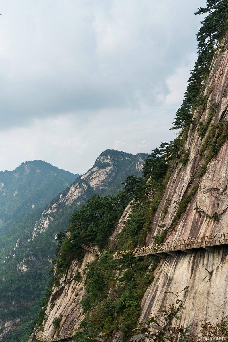 云梦四时歌龙门山场景:探索自然美景与人文交融的图卷新篇章